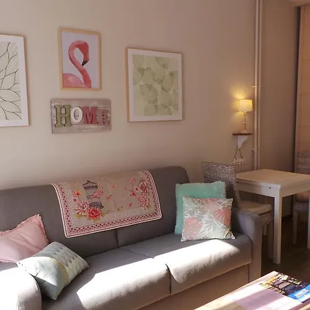 Sunny Studio Apartment *